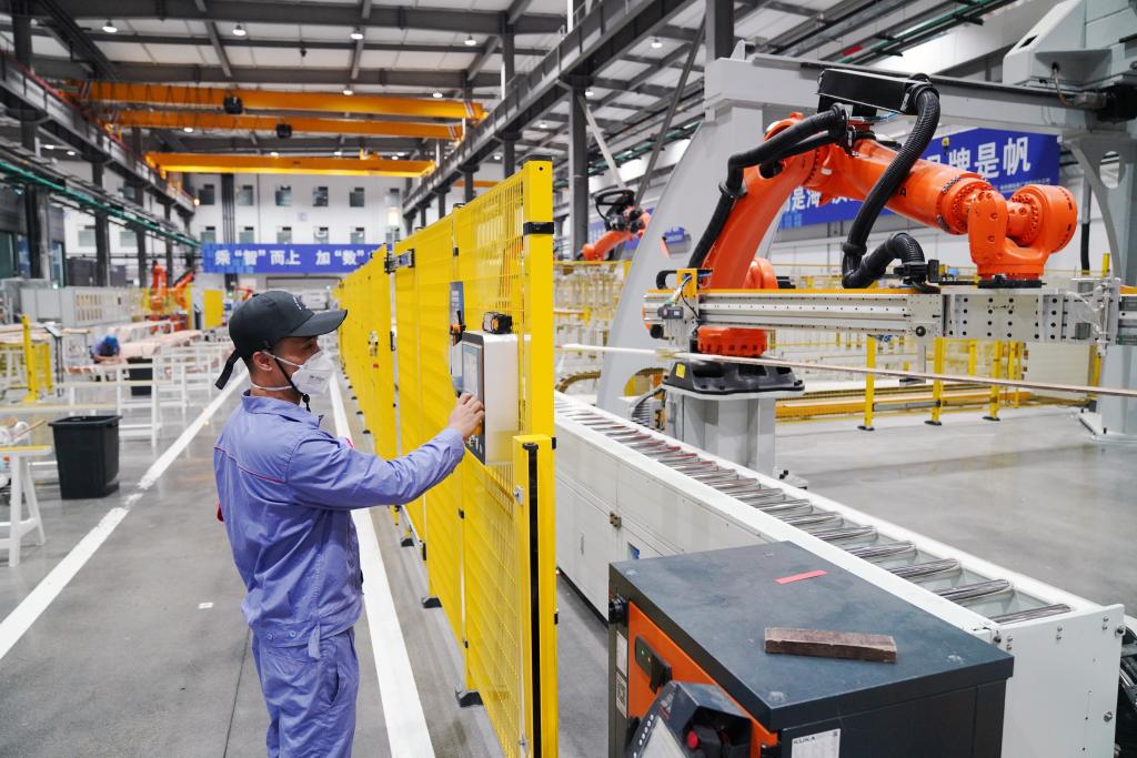 財(cái)經(jīng)聚焦丨這份“500強(qiáng)”榜單記錄“中國(guó)制造”成長(zhǎng)軌跡 化學(xué)原料和化學(xué)制品制造業(yè)的崛起與啟示